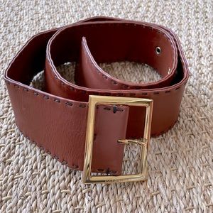 DOLCE & GABBANA. Brown leather belt with gold-plated buckle. Size: 80 mm.